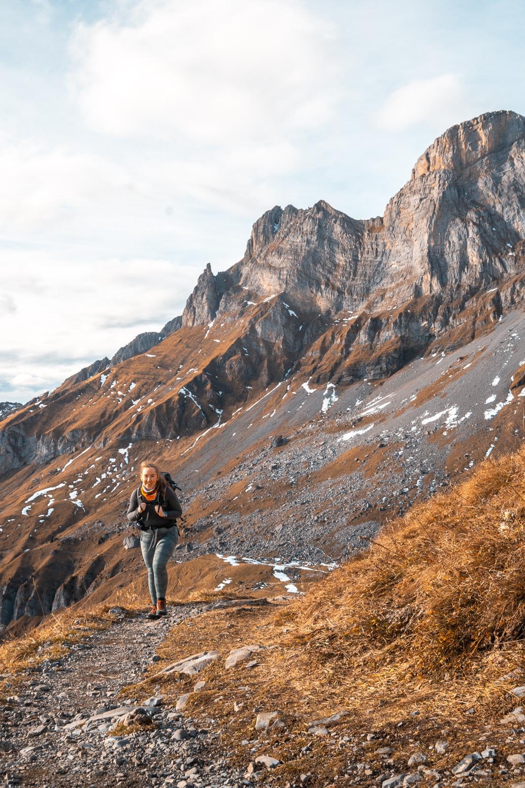 Noémie Bouisset en randonnée dans les Alpes